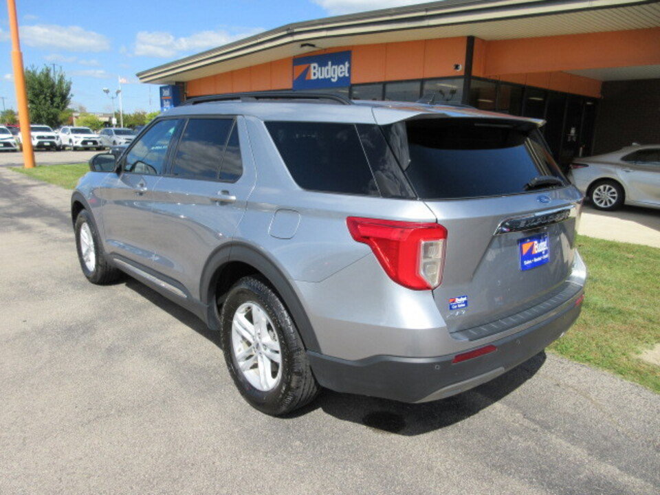 Used 2024 Ford Explorer XLT w/ Equipment Group 202A image 3