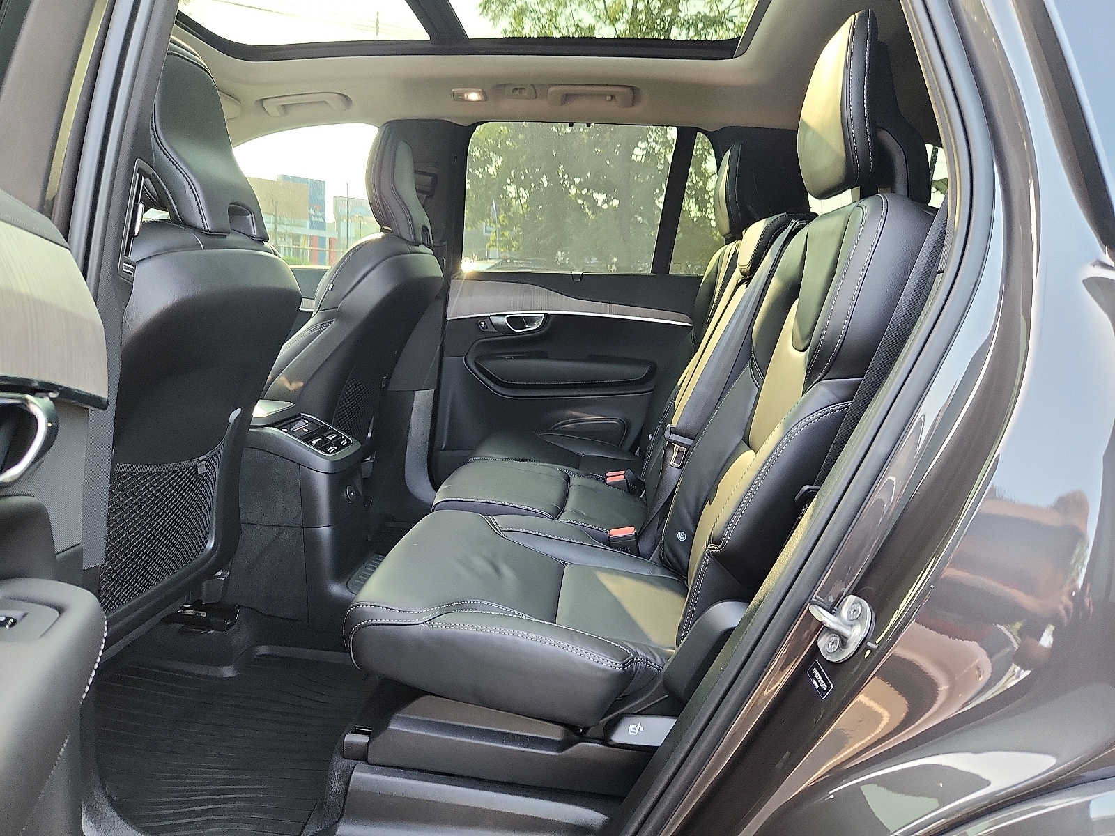 Certified 2024 Volvo XC90 T8 Ultimate w/ Protection Package Premier AWD/4WD image 10