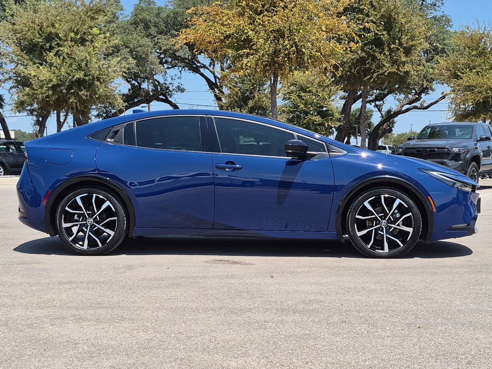 Certified 2025 Toyota Prius Plug-In Hybrid FWD image 6