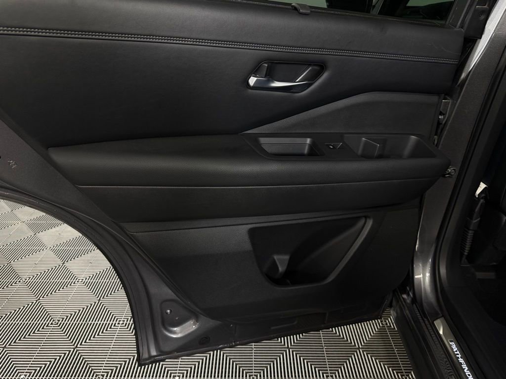 Used 2022 Nissan Pathfinder Platinum w/ Lighting Package (N92) image 27