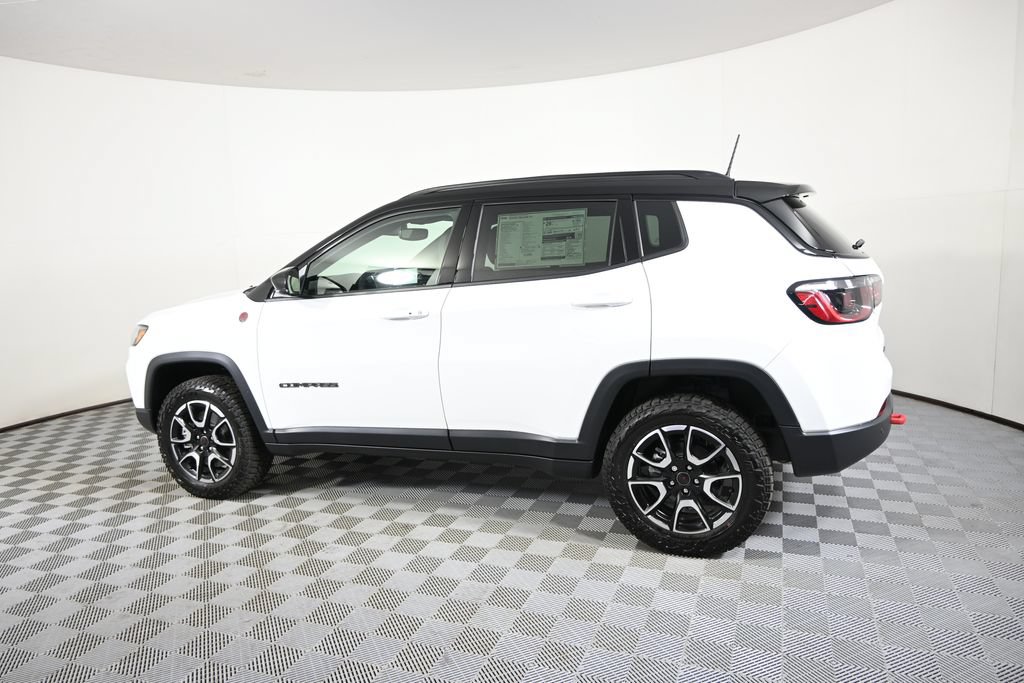 New 2026 Jeep Compass Trailhawk w/ Sun, Sound & Navigation Group AWD/4WD image 3