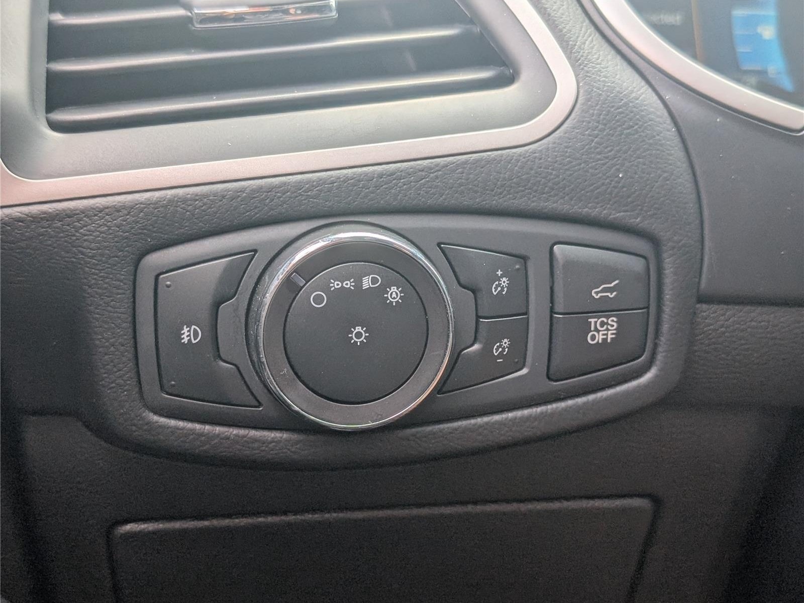 Used 2019 Ford Edge SEL w/ Equipment Group 201A AWD/4WD image 21