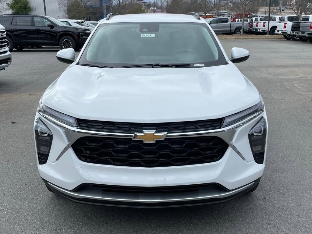 New 2026 Chevrolet Trax LT w/ Driver Confidence Package image 2