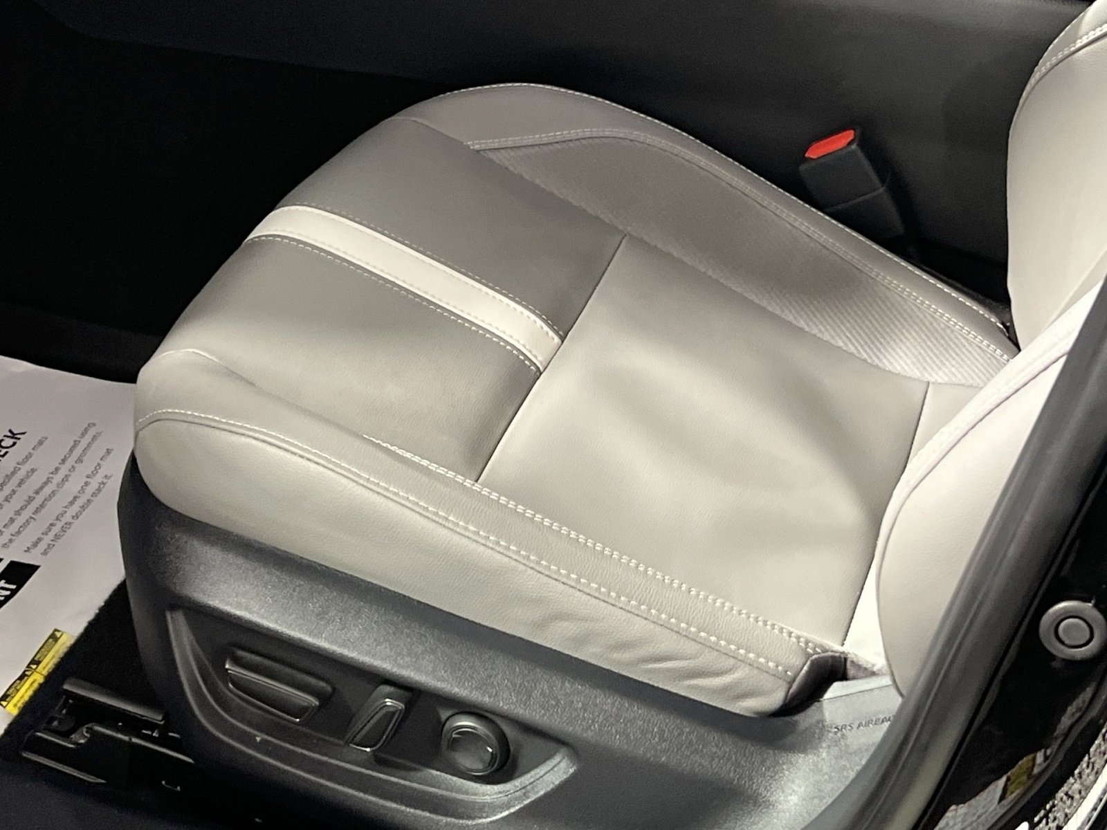 Used 2025 Toyota Camry SE image 14