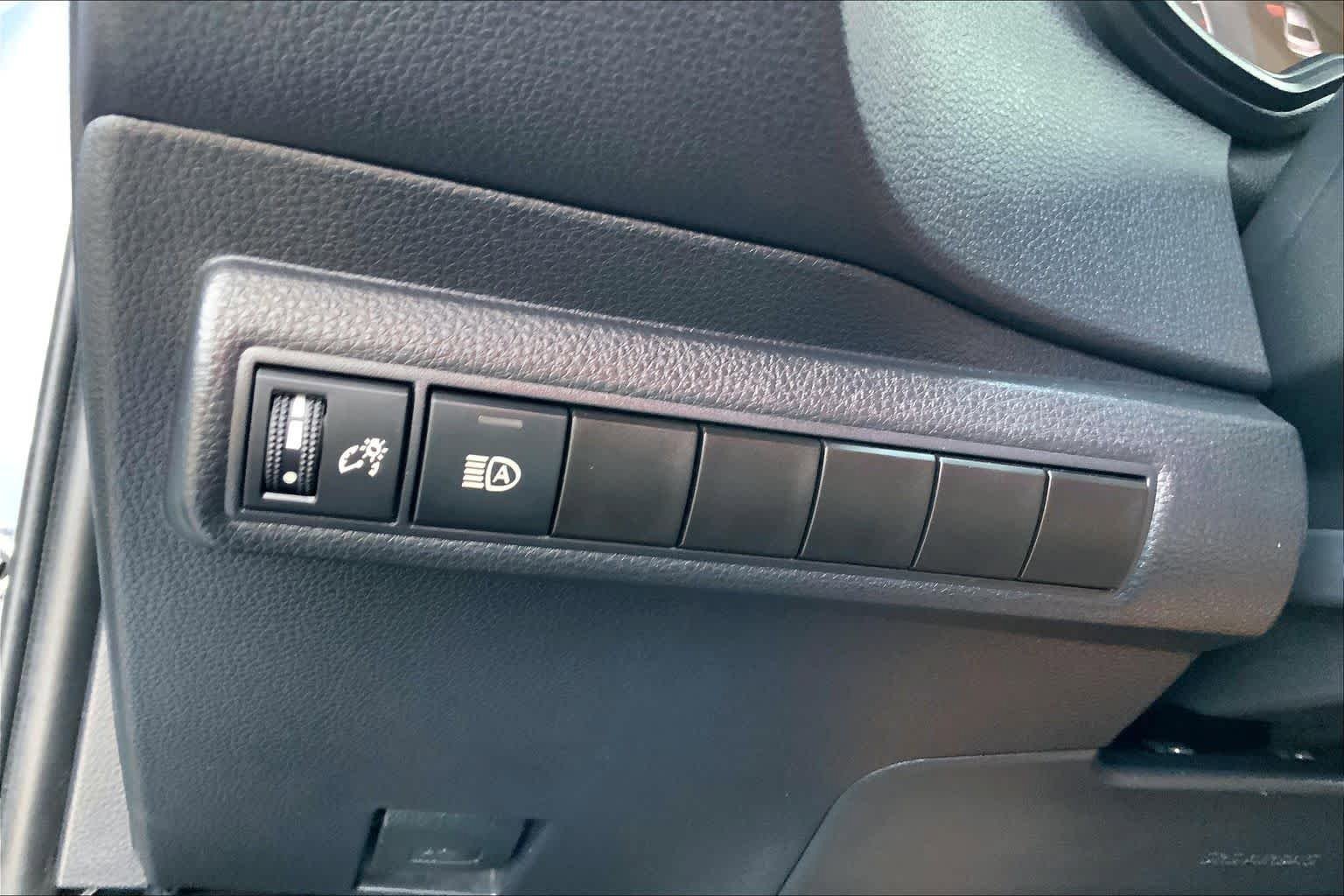 Used 2024 Toyota Corolla LE FWD image 33