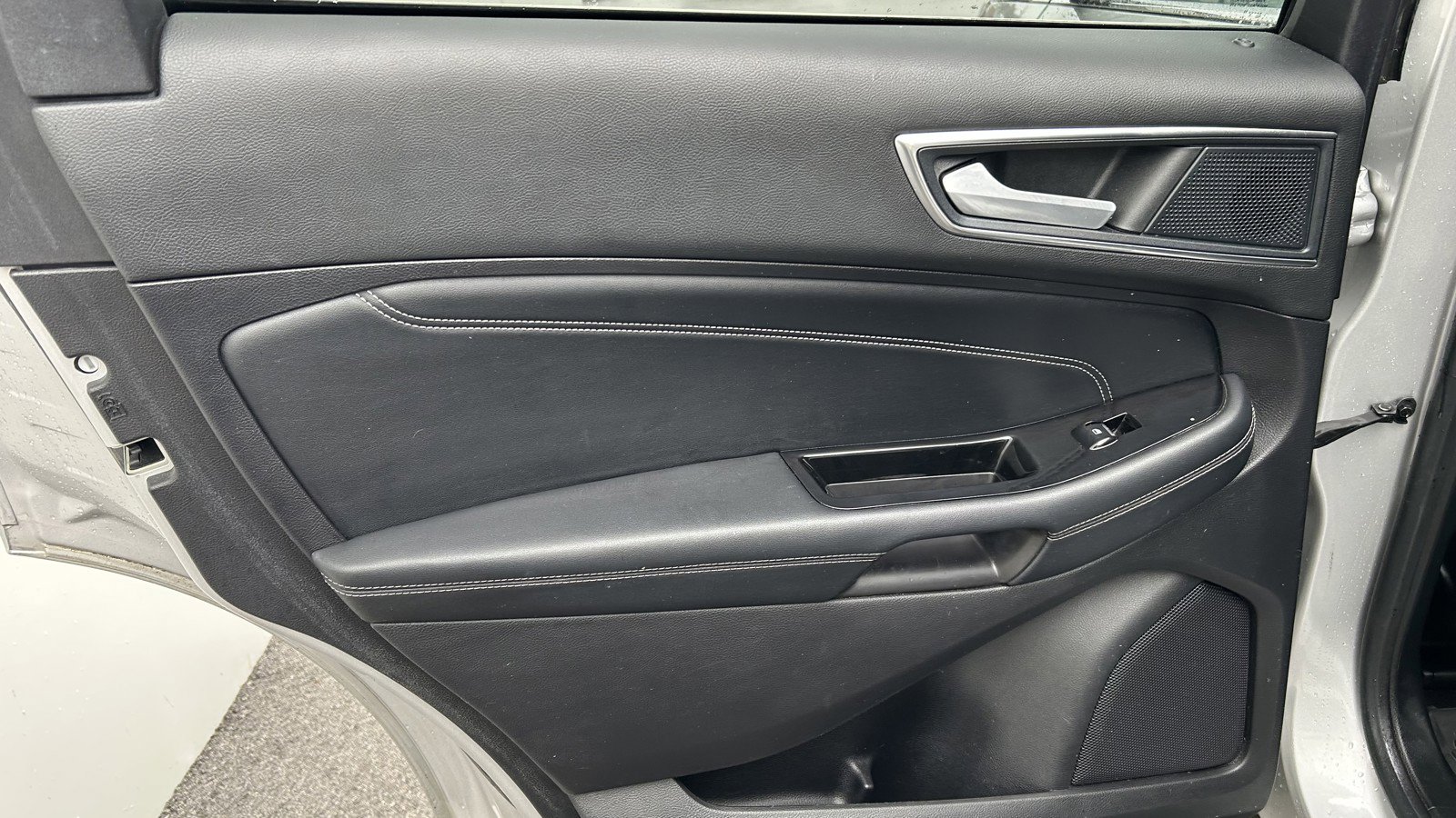 Used 2019 Ford Edge Titanium w/ Cold Weather Package image 13