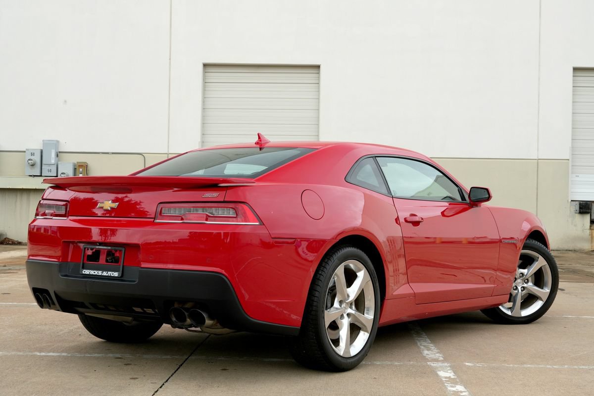 Used 2015 Chevrolet Camaro SS w/ RS Package RWD image 3