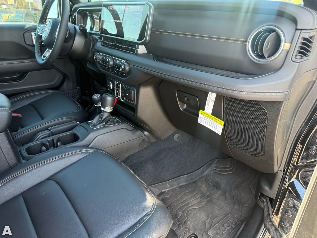 Used 2025 Jeep Wrangler Sahara w/ Safety Group image 29