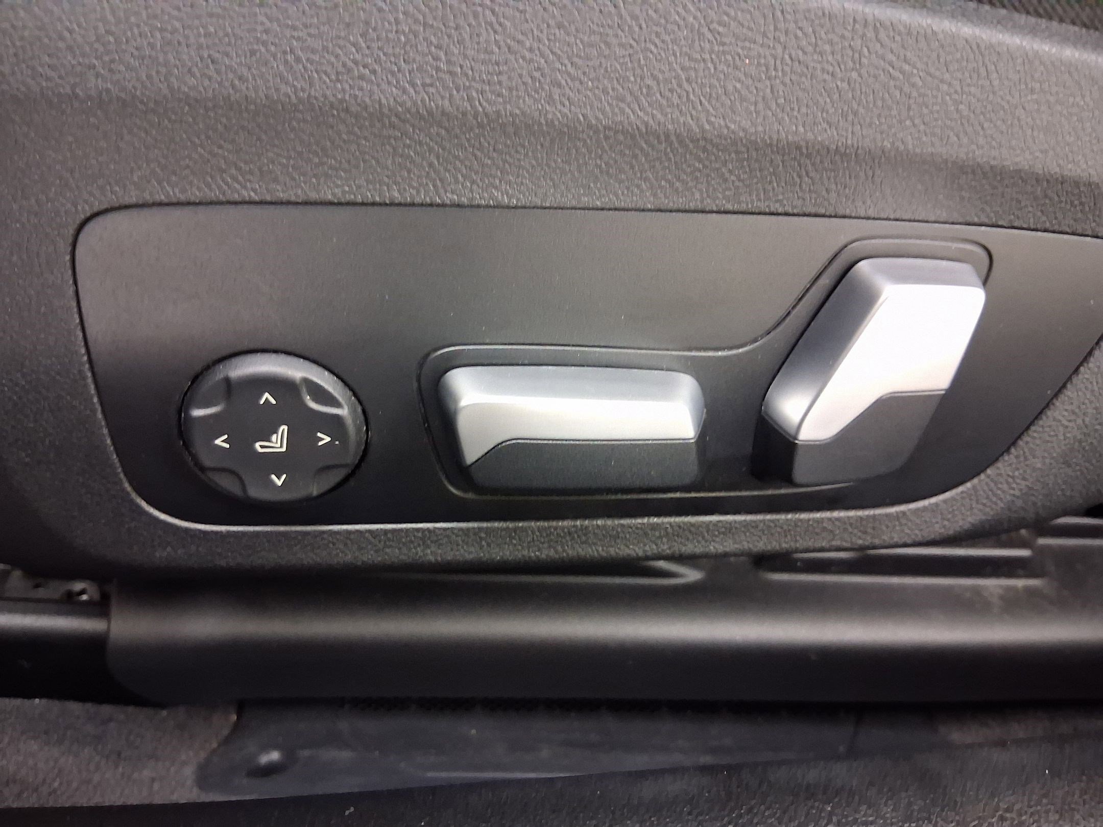 Used 2023 BMW 430i Coupe w/ Convenience Package RWD image 13