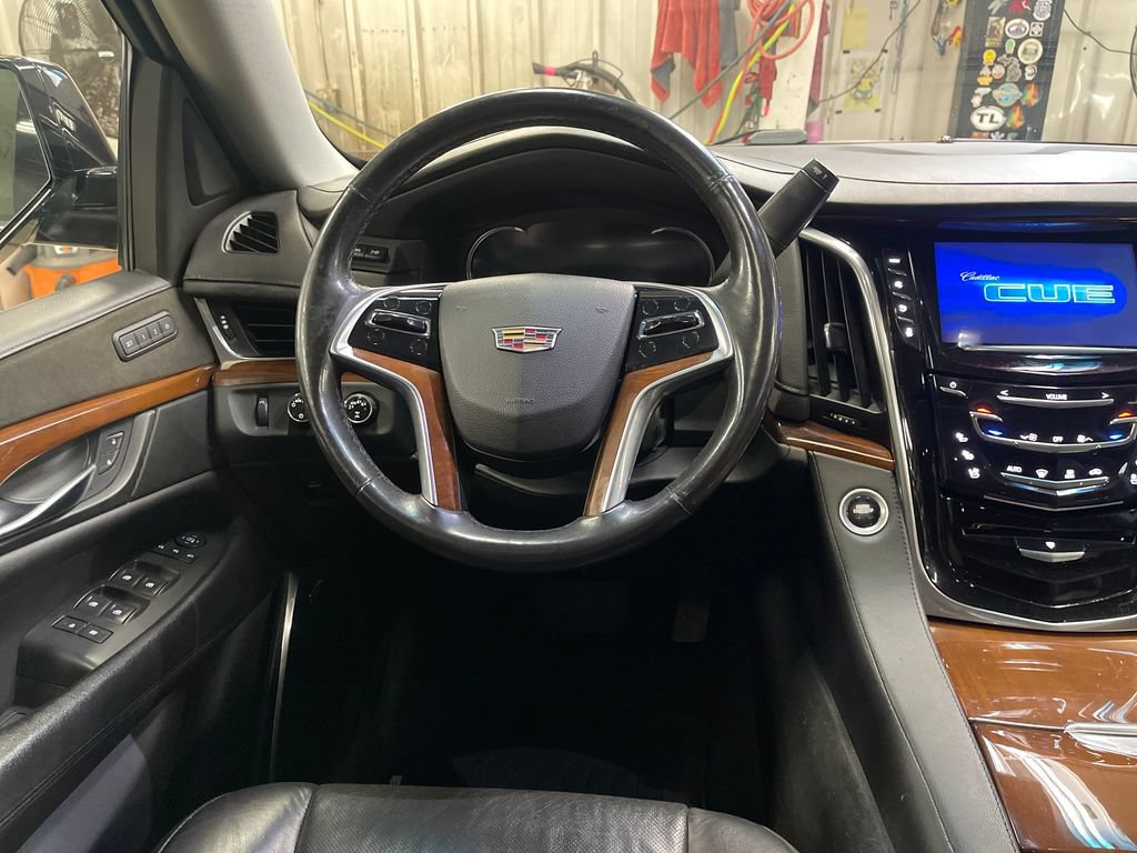 Used 2018 Cadillac Escalade ESV Premium Luxury w/ LPO, Radiant Package AWD/4WD image 17