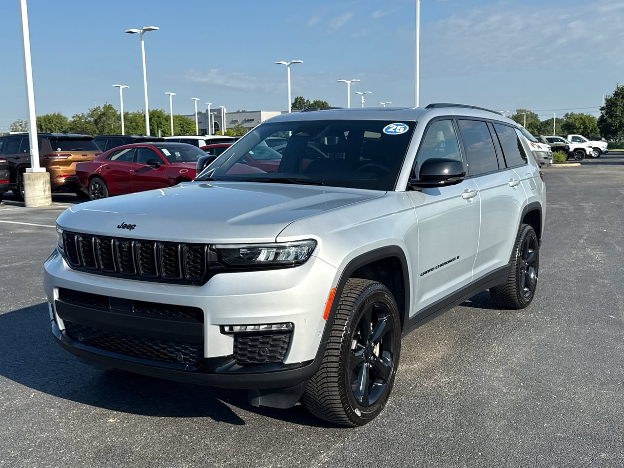 Used 2025 Jeep Grand Cherokee L Limited w/ Luxury Tech Group II AWD/4WD image 6