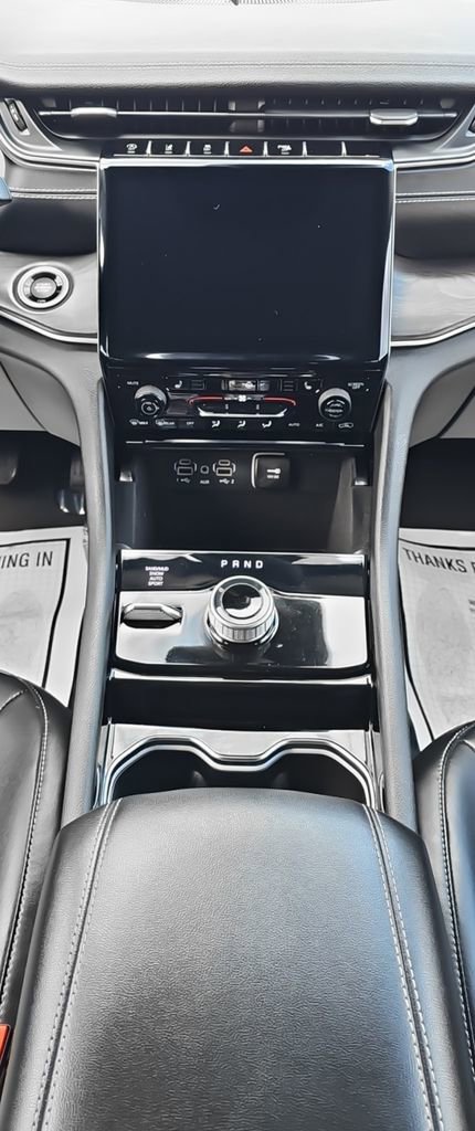 Used 2022 Jeep Grand Cherokee Limited image 17