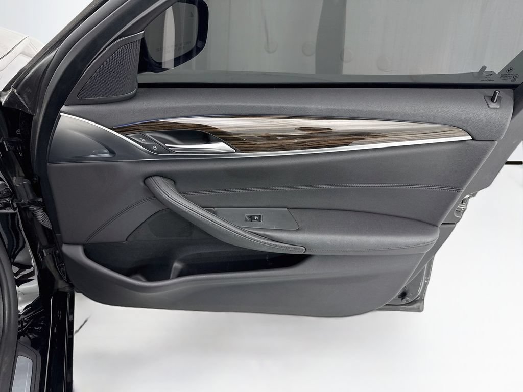 Used 2018 BMW 530e RWD image 24