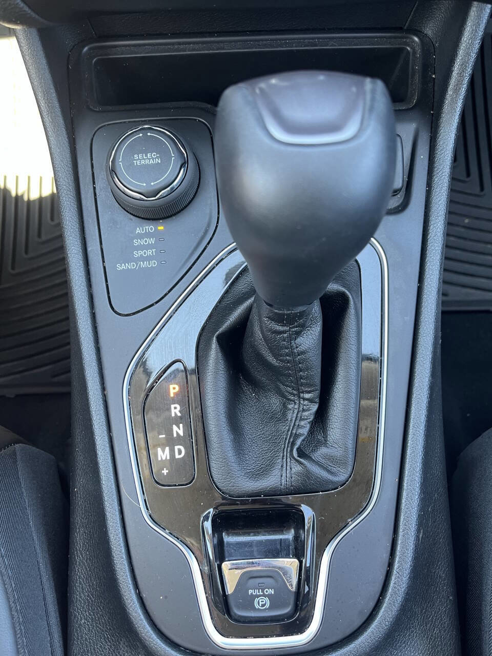 Used 2019 Jeep Cherokee Limited w/ Technology Group image 30