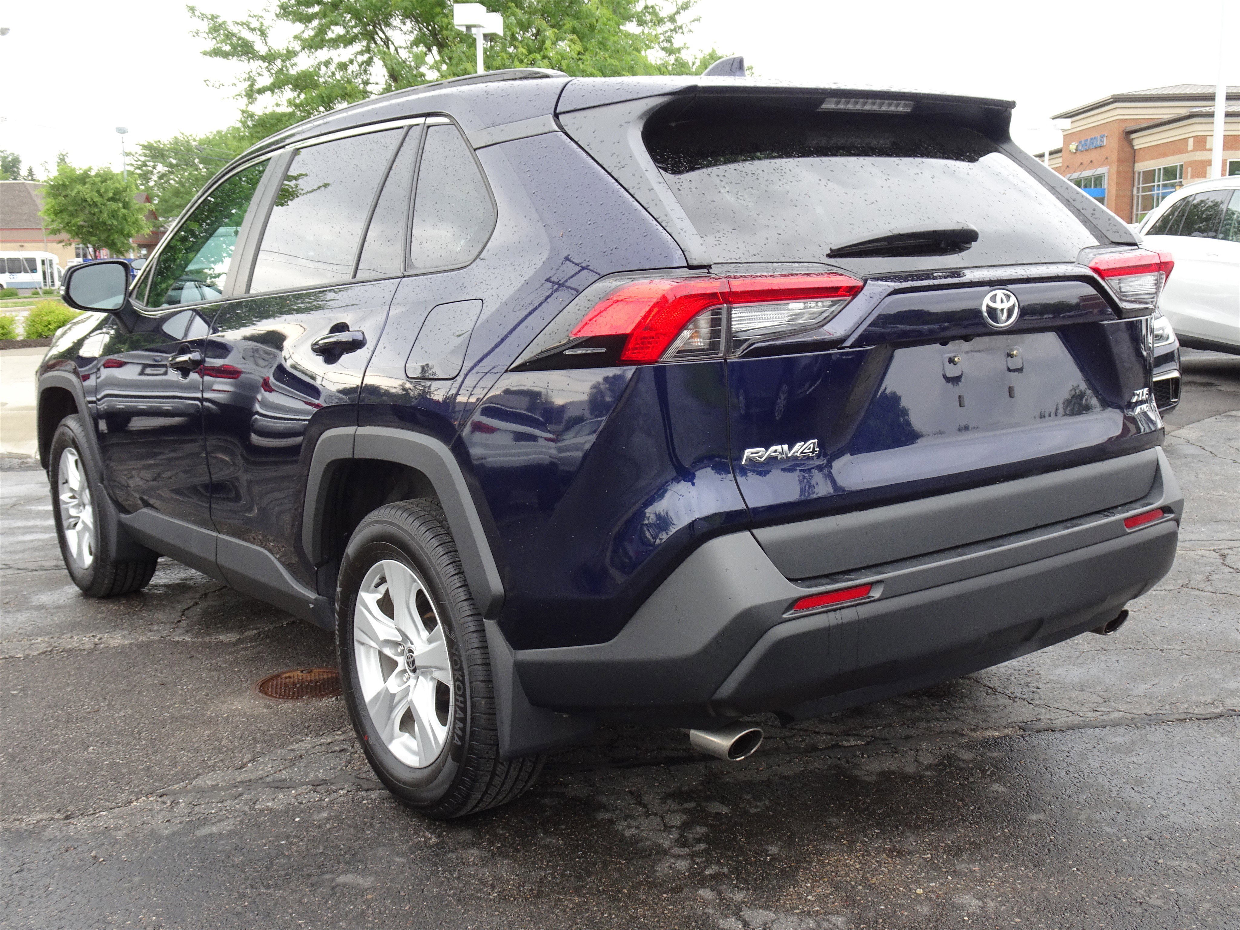 Used 2021 Toyota RAV4 XLE w/ Convenience Package AWD/4WD image 3