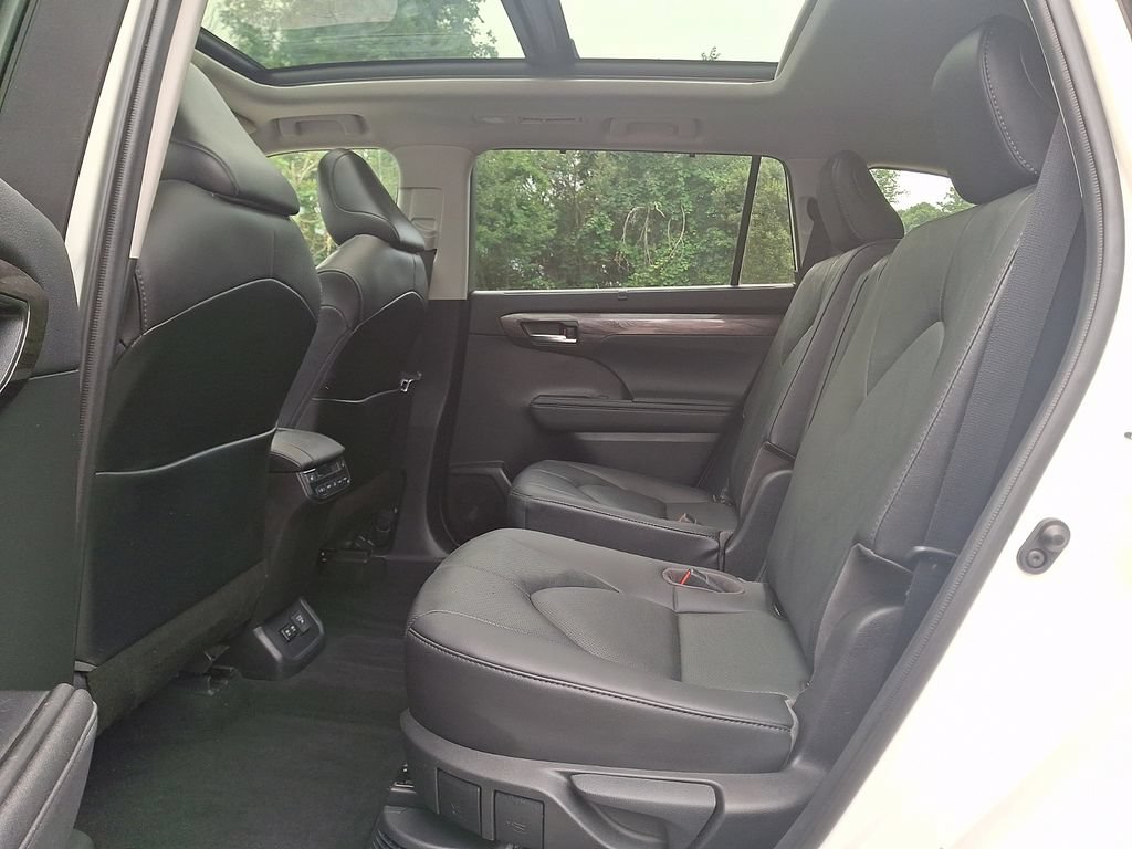 Used 2021 Toyota Highlander Platinum AWD/4WD image 11