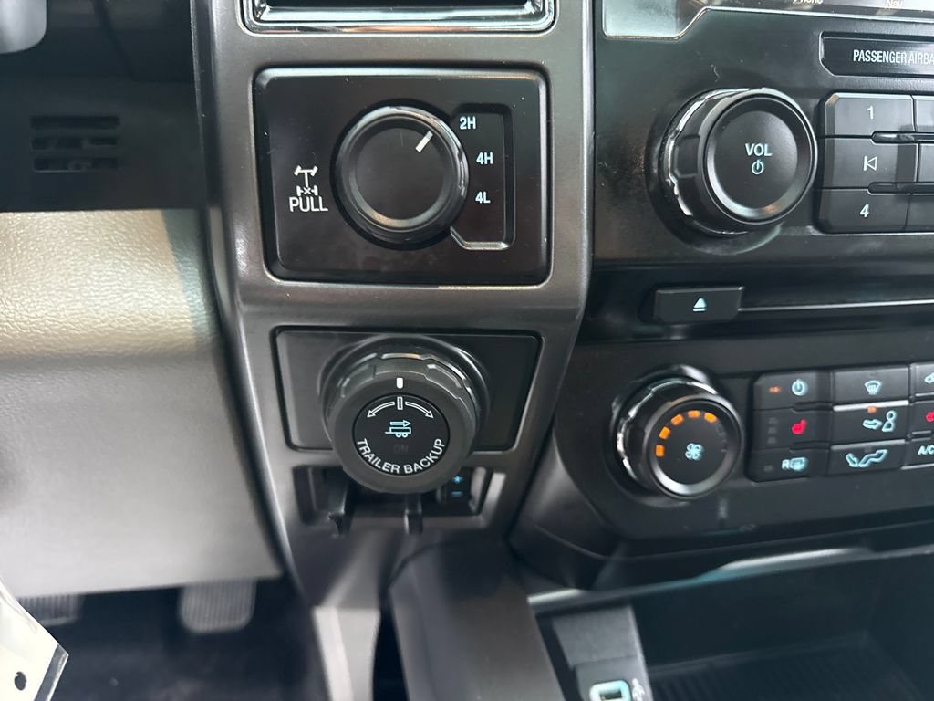Used 2017 Ford F150 XLT w/ Equipment Group 302A Luxury AWD/4WD image 38