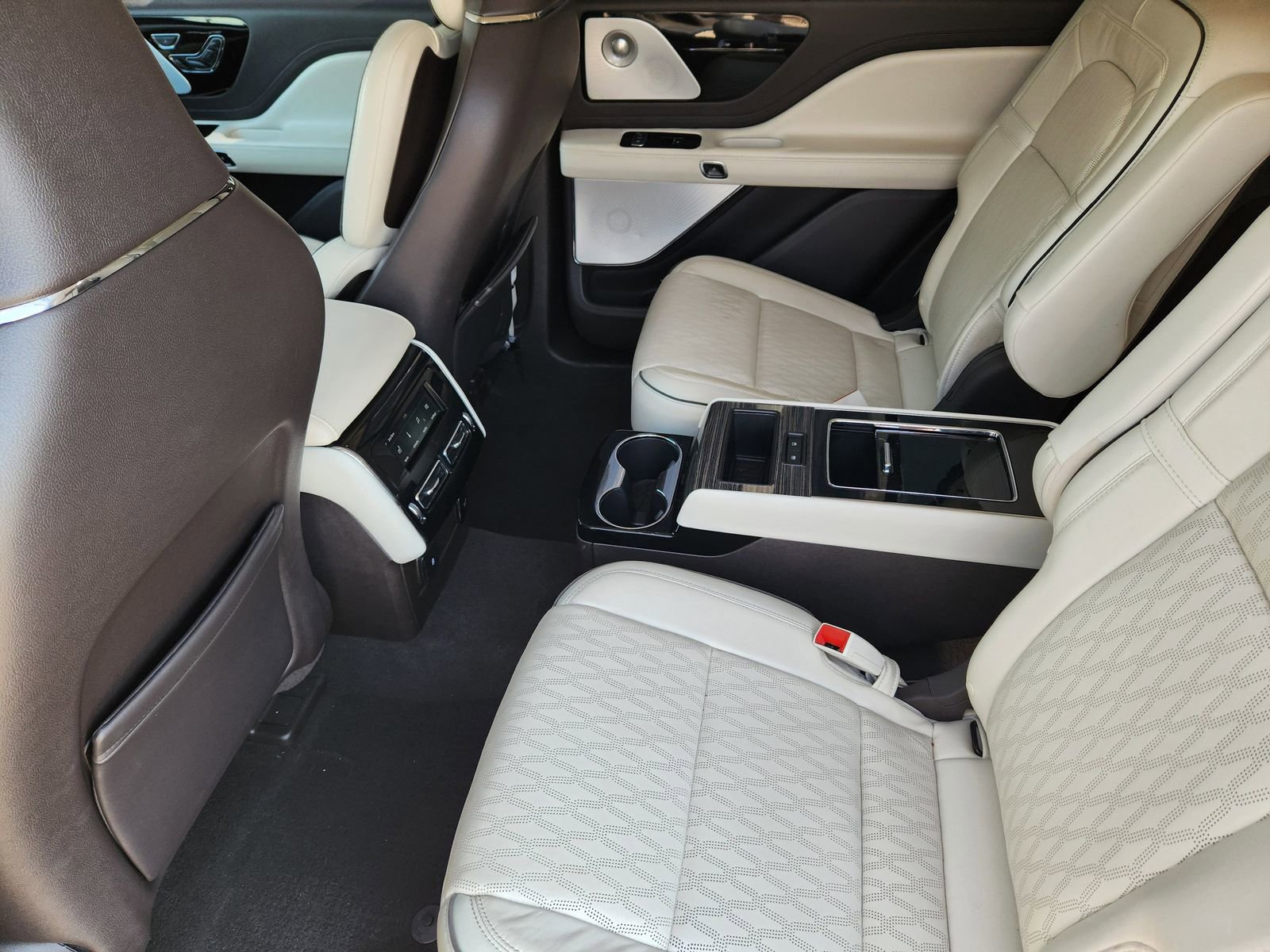 Used 2020 Lincoln Aviator Black Label w/ Dynamic Handling Package image 38