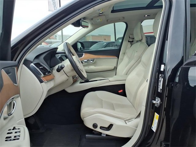 Used 2021 Volvo XC90 T5 Momentum w/ Advanced Package image 12