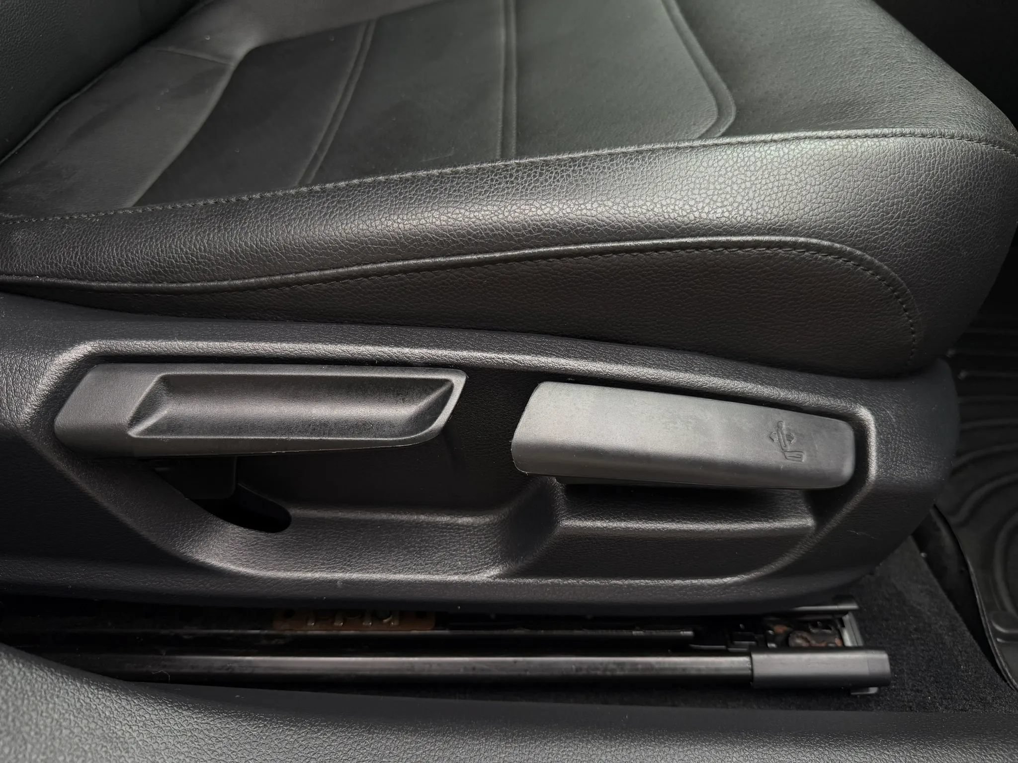 Used 2019 Volkswagen Passat 2.0T Wolfsburg FWD image 11