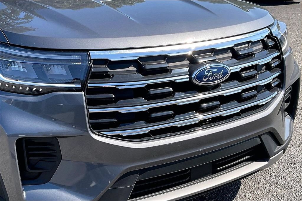 Certified 2025 Ford Explorer Active RWD image 28