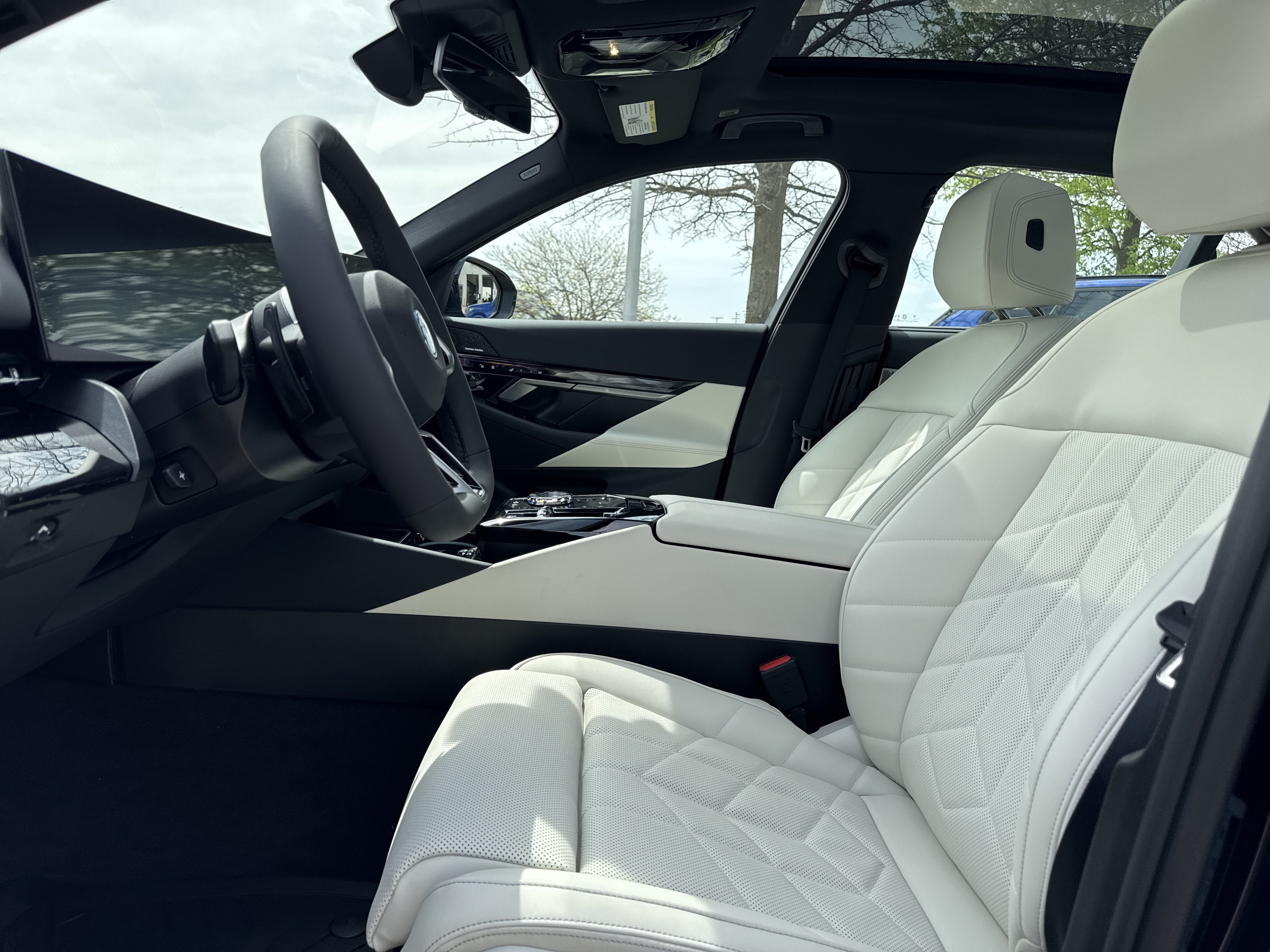 New 2026 BMW 550e xDrive w/ Executive Package AWD/4WD image 10