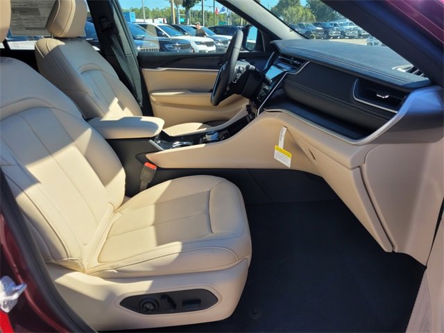 New 2025 Jeep Grand Cherokee Limited image 17