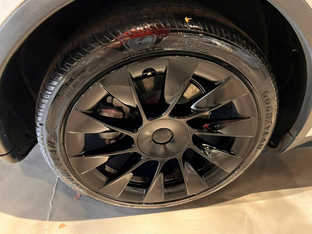 Used 2020 Tesla Model Y Performance image 11