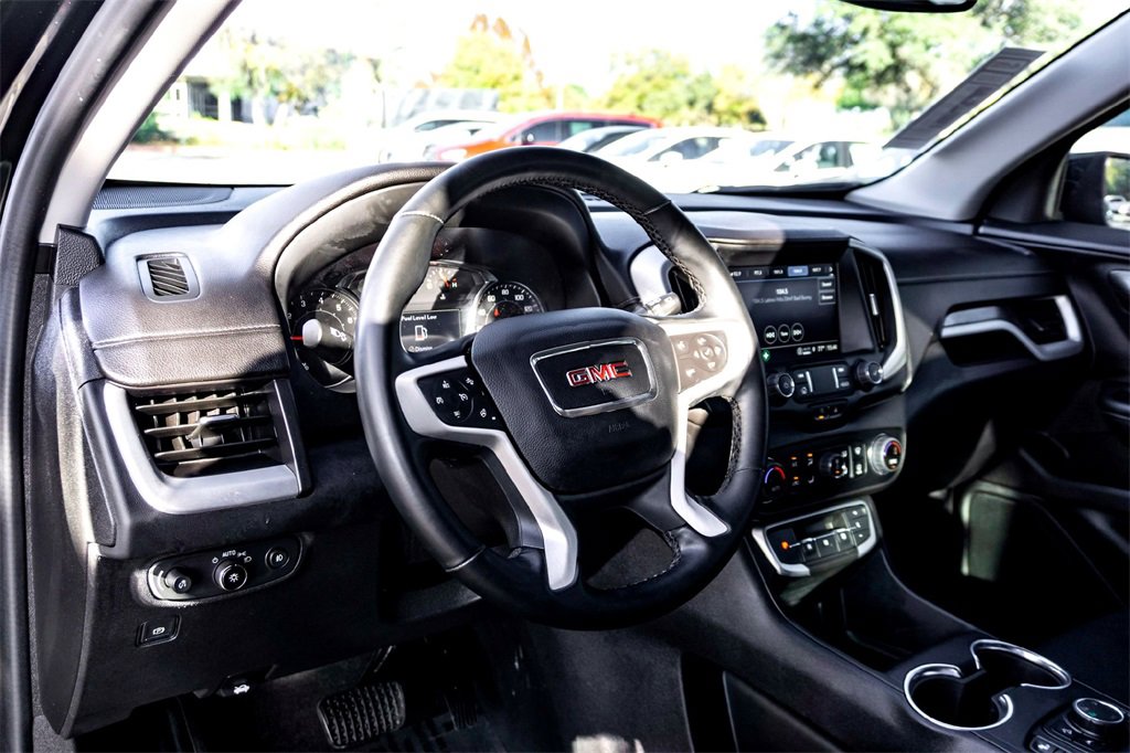Used 2024 GMC Terrain SLT image 15
