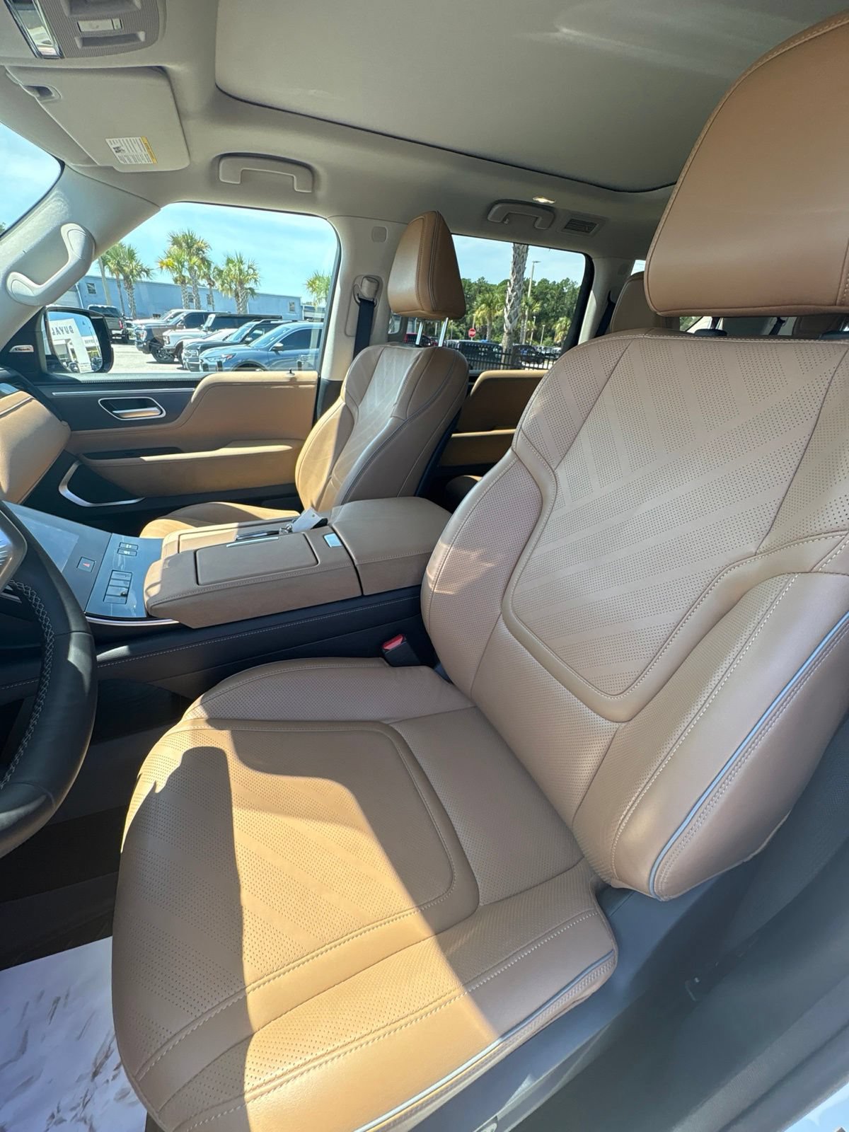 Used 2026 INFINITI QX80 Luxe w/ Cargo Package RWD image 14