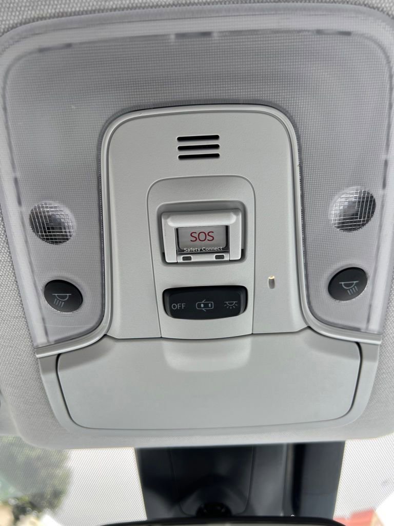 Used 2020 Toyota Prius Prime XLE FWD image 36