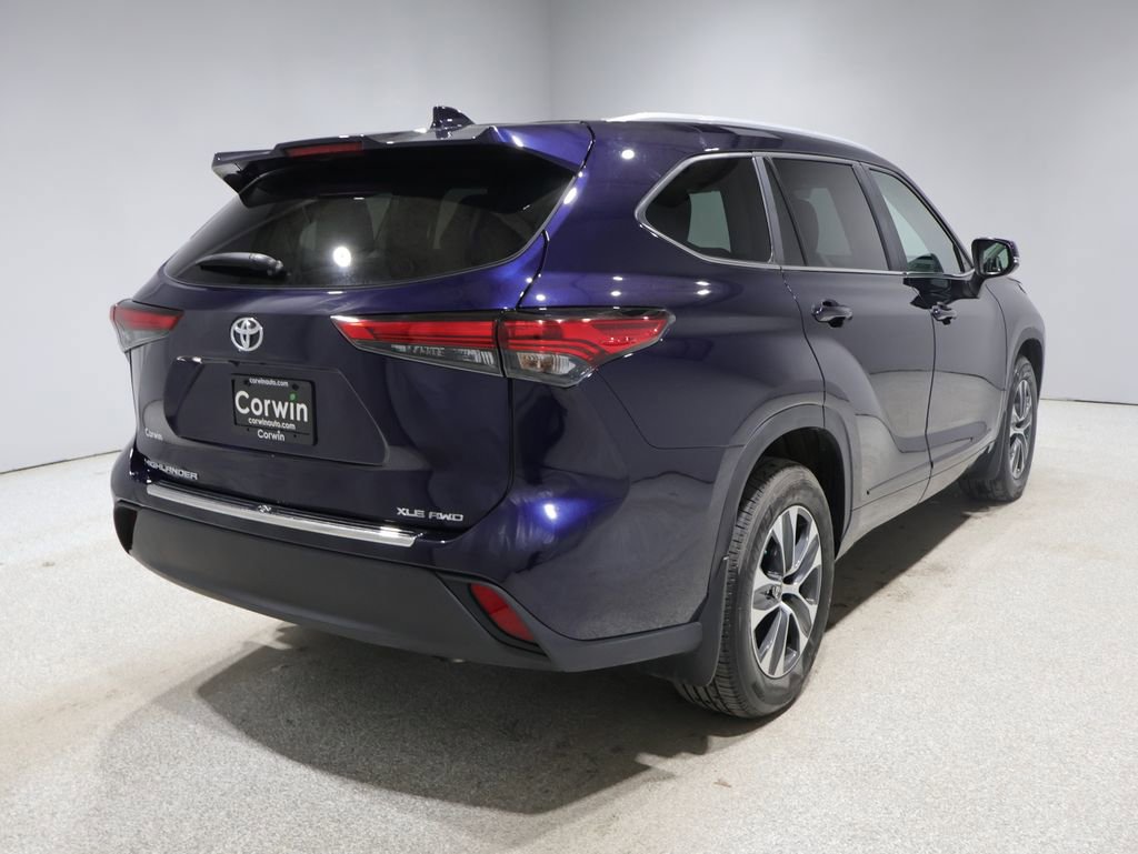 Used 2023 Toyota Highlander XLE video 2