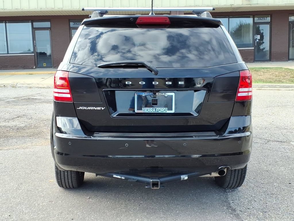 Used 2020 Dodge Journey SE w/ Blacktop Package FWD image 4