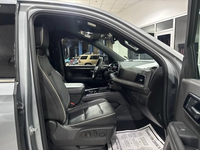 Used 2025 Chevrolet Suburban Premier AWD/4WD image 42