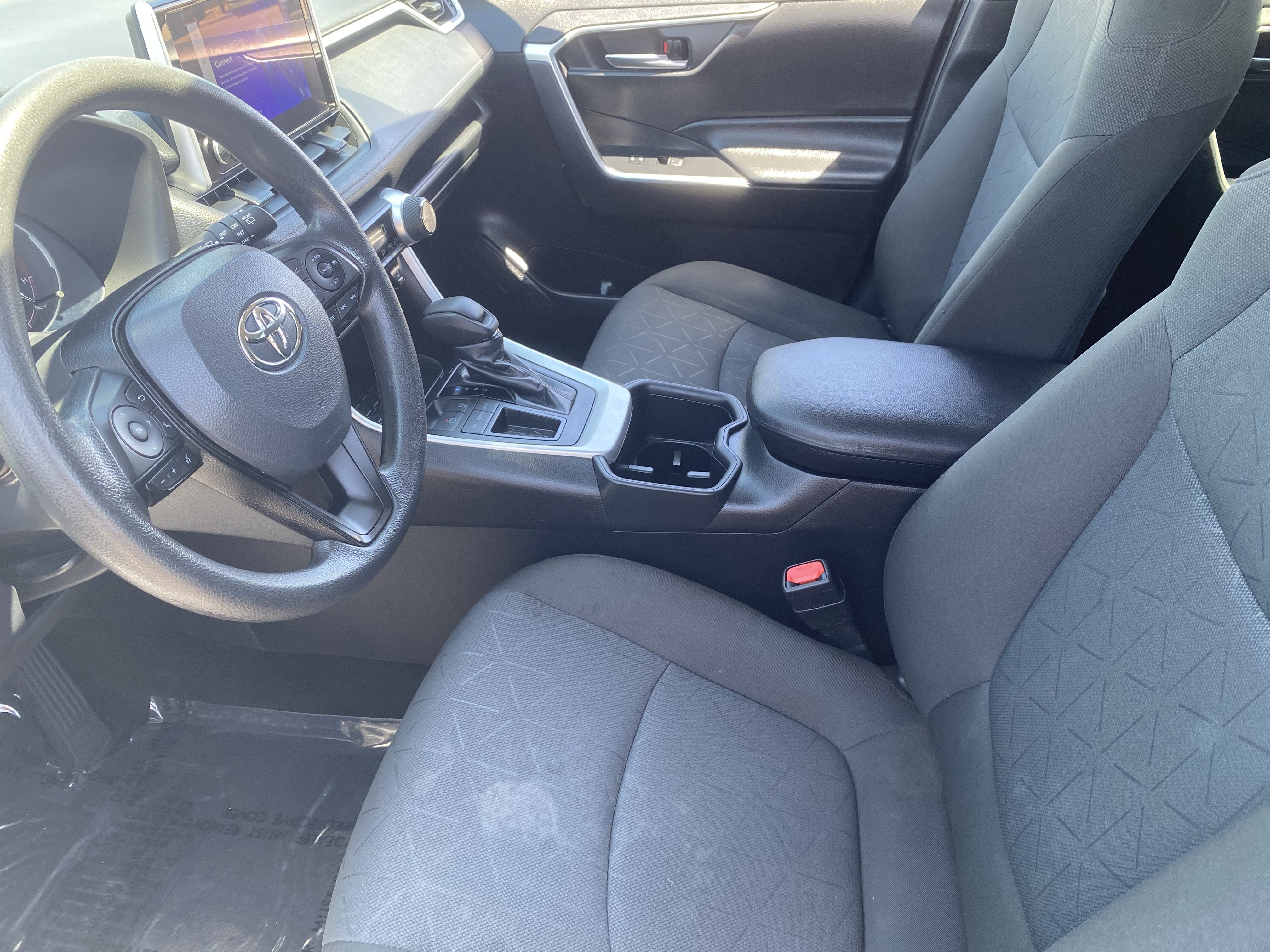 Used 2024 Toyota RAV4 XLE FWD image 17