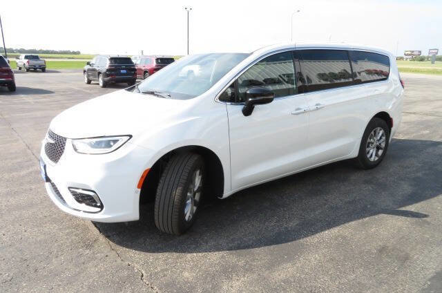 New 2026 Chrysler Pacifica Select image 6