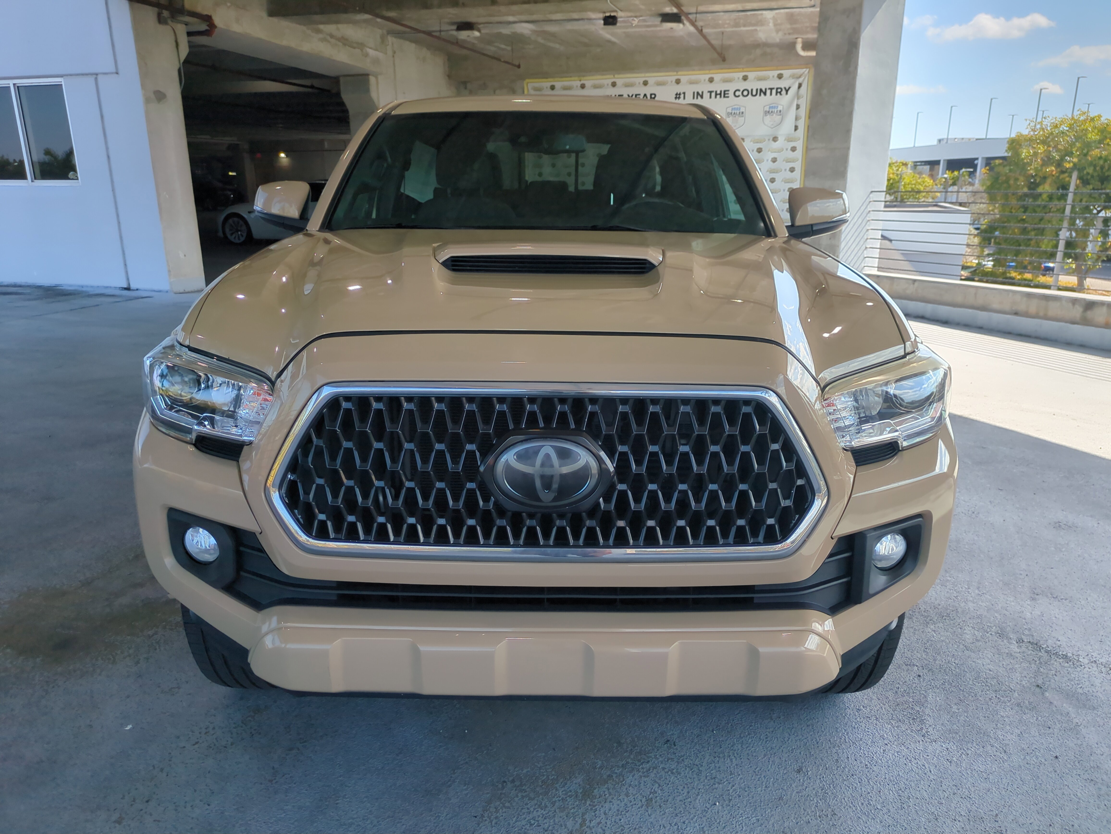 Used 2018 Toyota Tacoma TRD Sport image 3