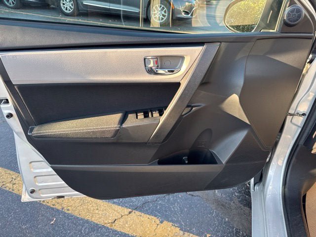 Used 2017 Toyota Corolla LE w/ Carpet Mat Package (TMS) FWD image 8