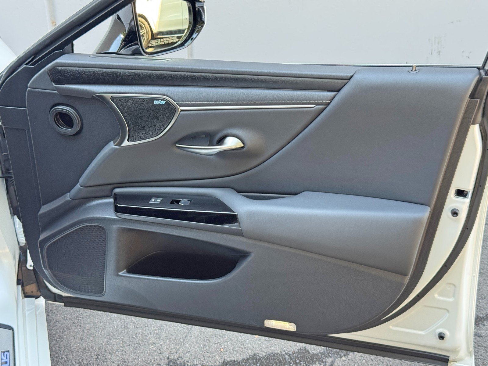 Used 2024 Lexus ES 300h w/ Accessory Package (Z2) FWD image 48