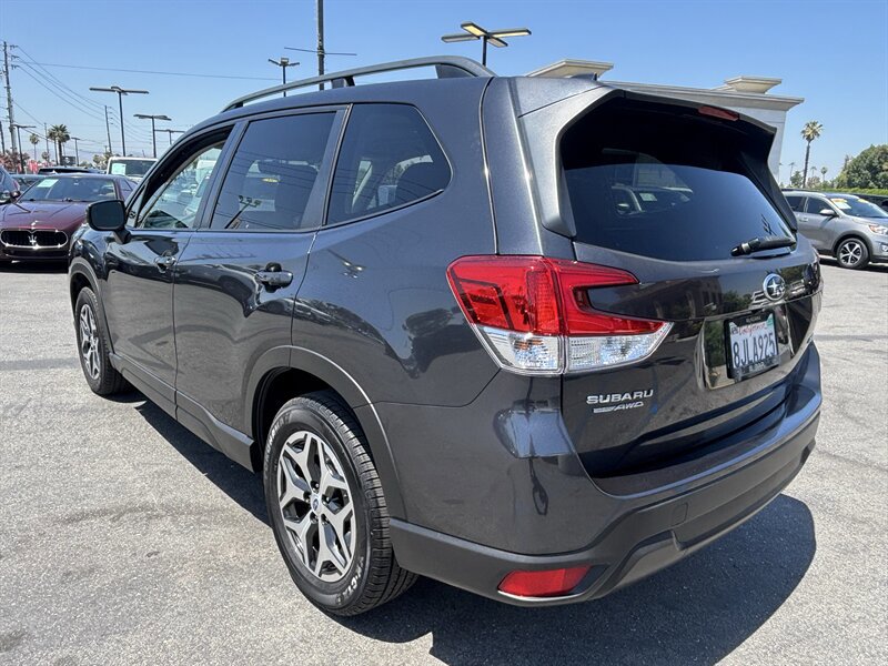 Used 2019 Subaru Forester Premium AWD/4WD image 5