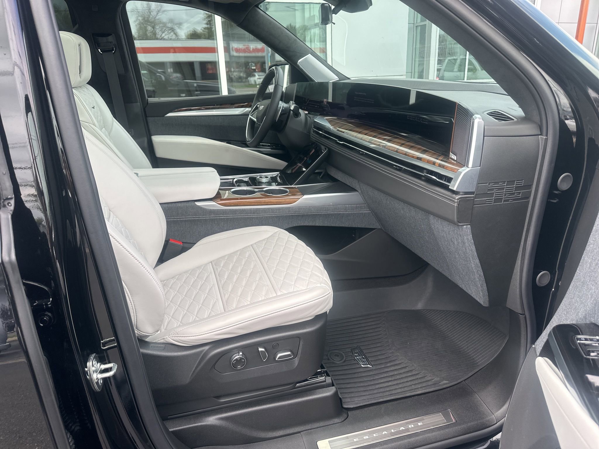 Used 2026 Cadillac Escalade Platinum Sport w/ LPO, ONYX Package AWD/4WD image 27