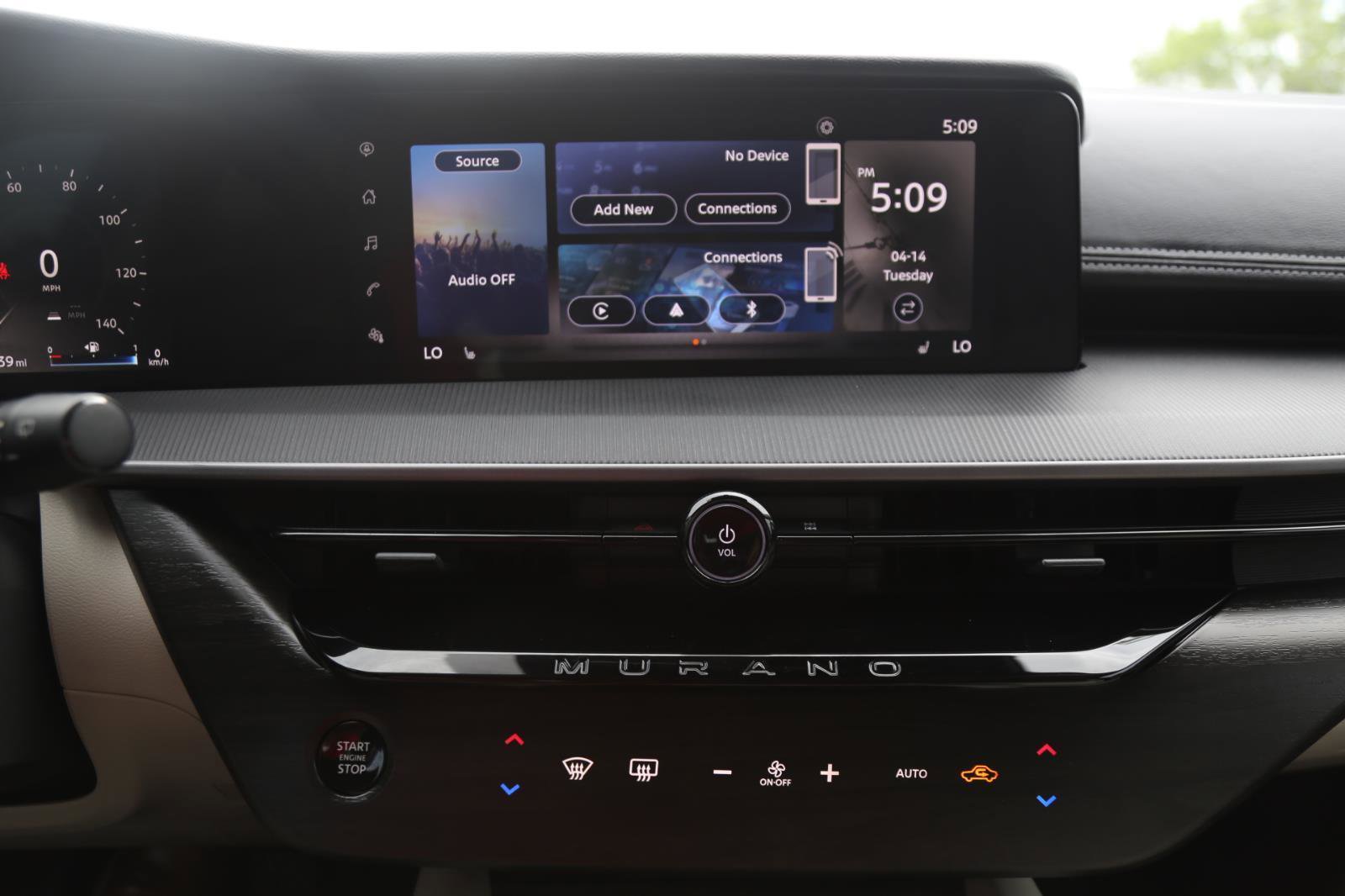 Used 2025 Nissan Murano SV FWD image 11