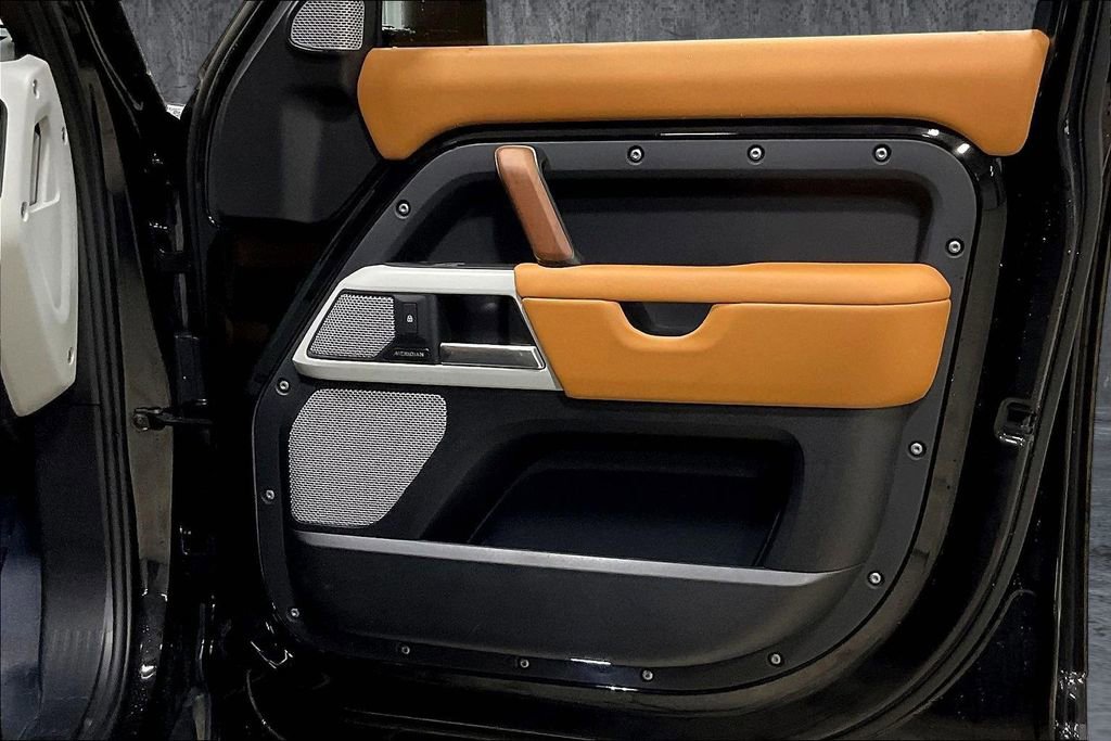 Used 2024 Land Rover Defender 130 S image 29