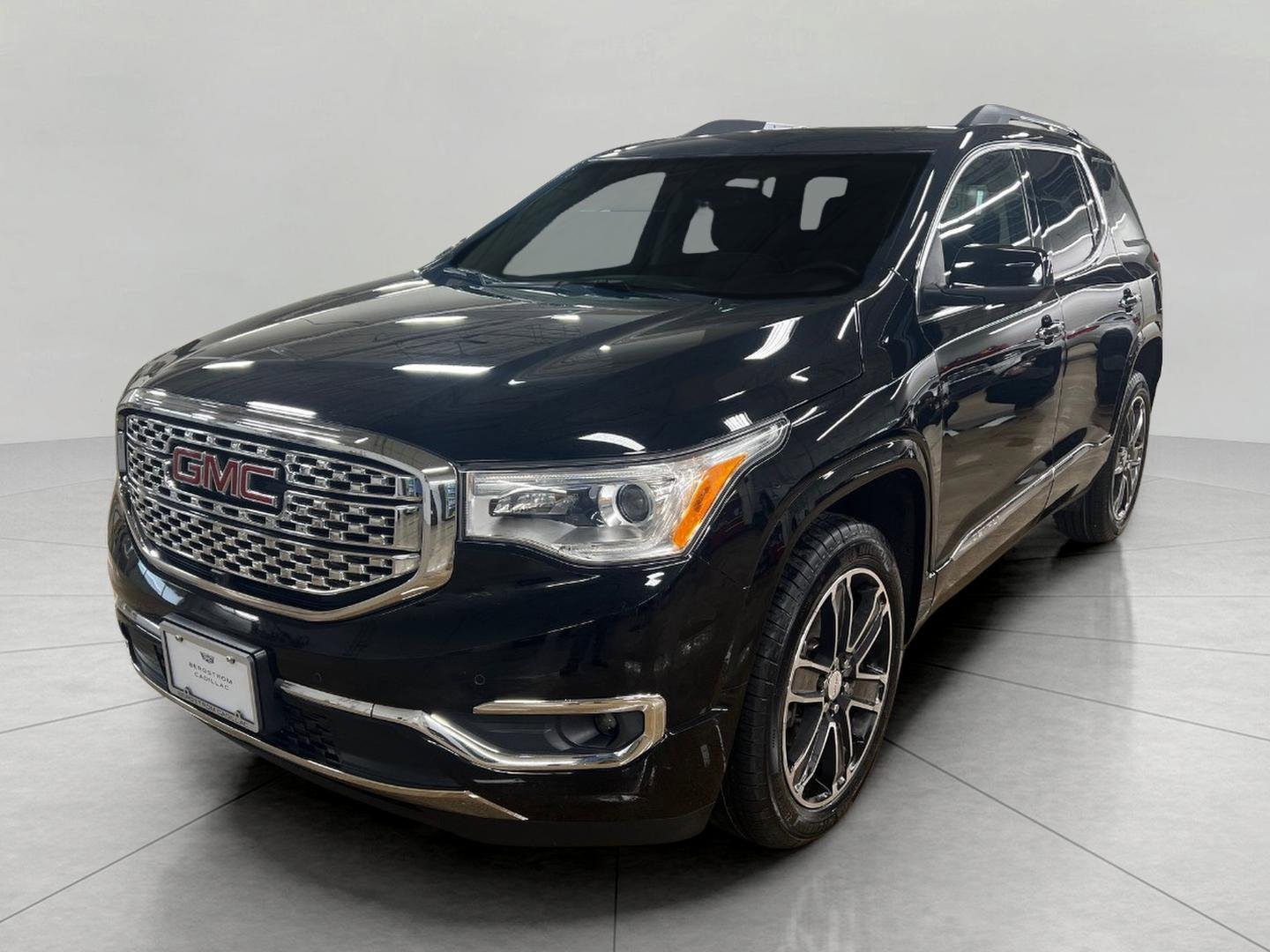 Used 2019 GMC Acadia Denali w/ Technology Package image 3
