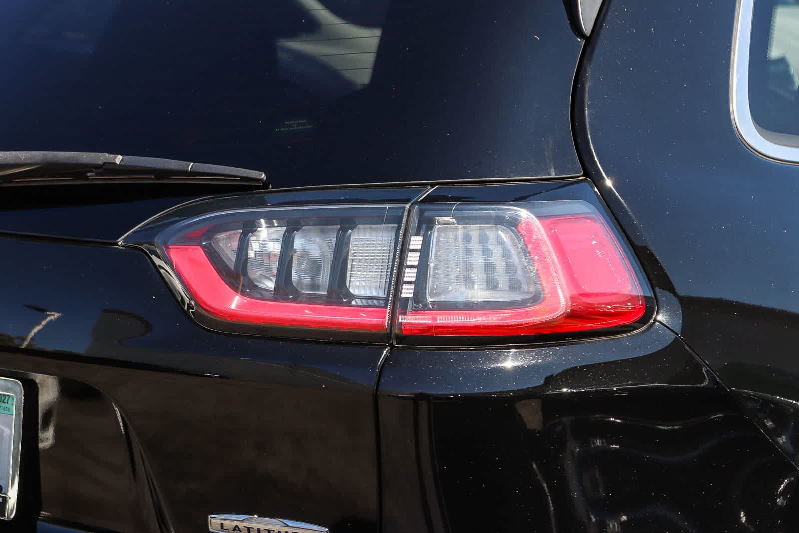 Used 2019 Jeep Cherokee Latitude w/ Popular Appearance Group FWD image 7