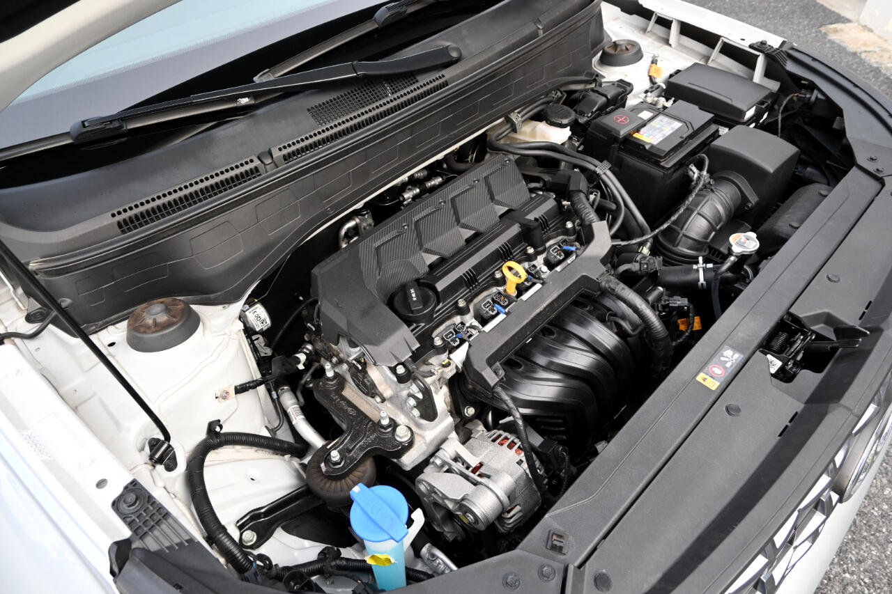 Used 2022 Hyundai Venue SEL image 42