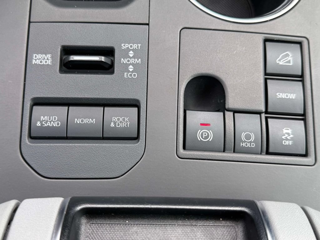 Used 2023 Toyota Highlander XLE AWD/4WD image 24