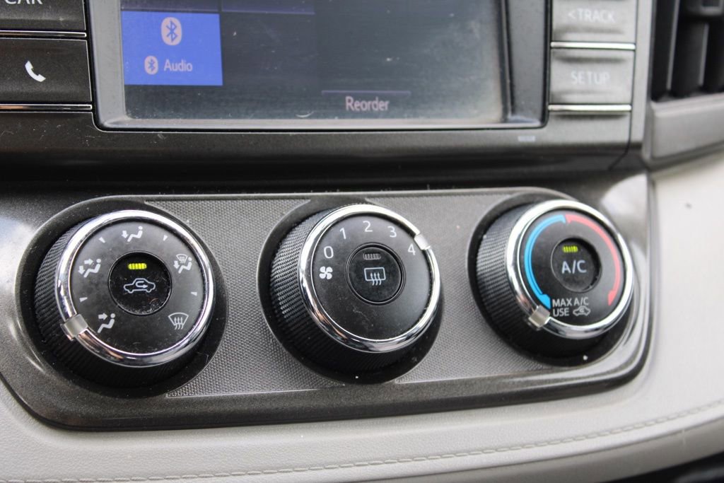 Used 2015 Toyota RAV4 LE image 31