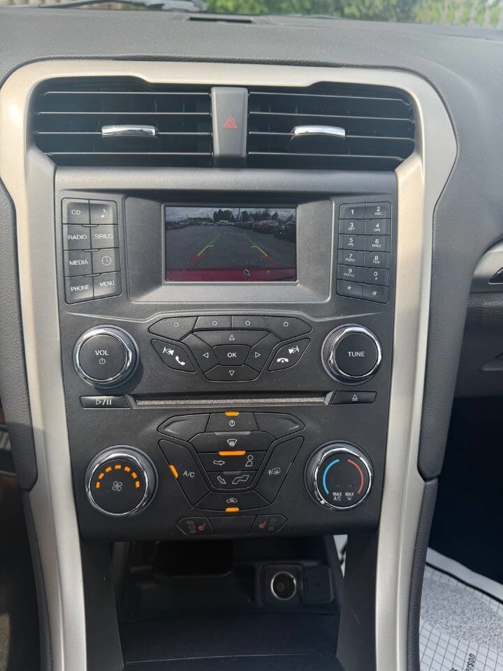 Used 2015 Ford Fusion SE w/ Equipment Group 202A AWD/4WD image 14
