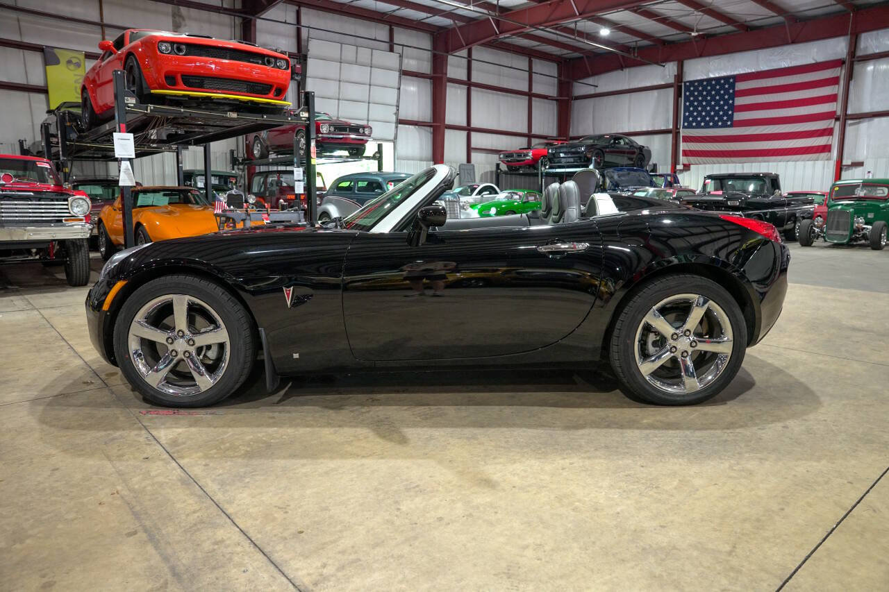 Used 2006 Pontiac Solstice Convertible w/ Premium Package RWD image 4